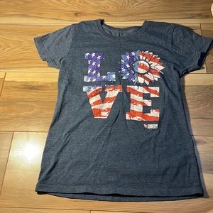 Great t shirt!! No stains!! Good shirt to play in and good 4th of July shirt